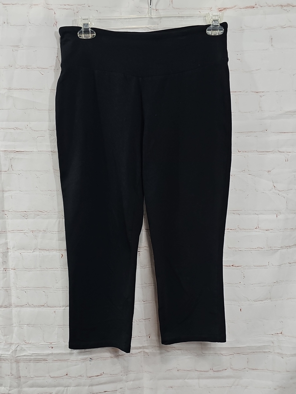 Three Hearts Black Cropped Pull-On Leggings